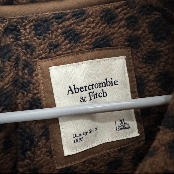 Abercrombie And Fitch Leopard Deep Pile Snap Button Jacket Size XL - Picture 3 of 10